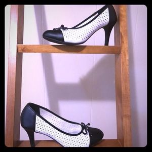 Comfort Plus by Predictions 3” Black & White Shoes